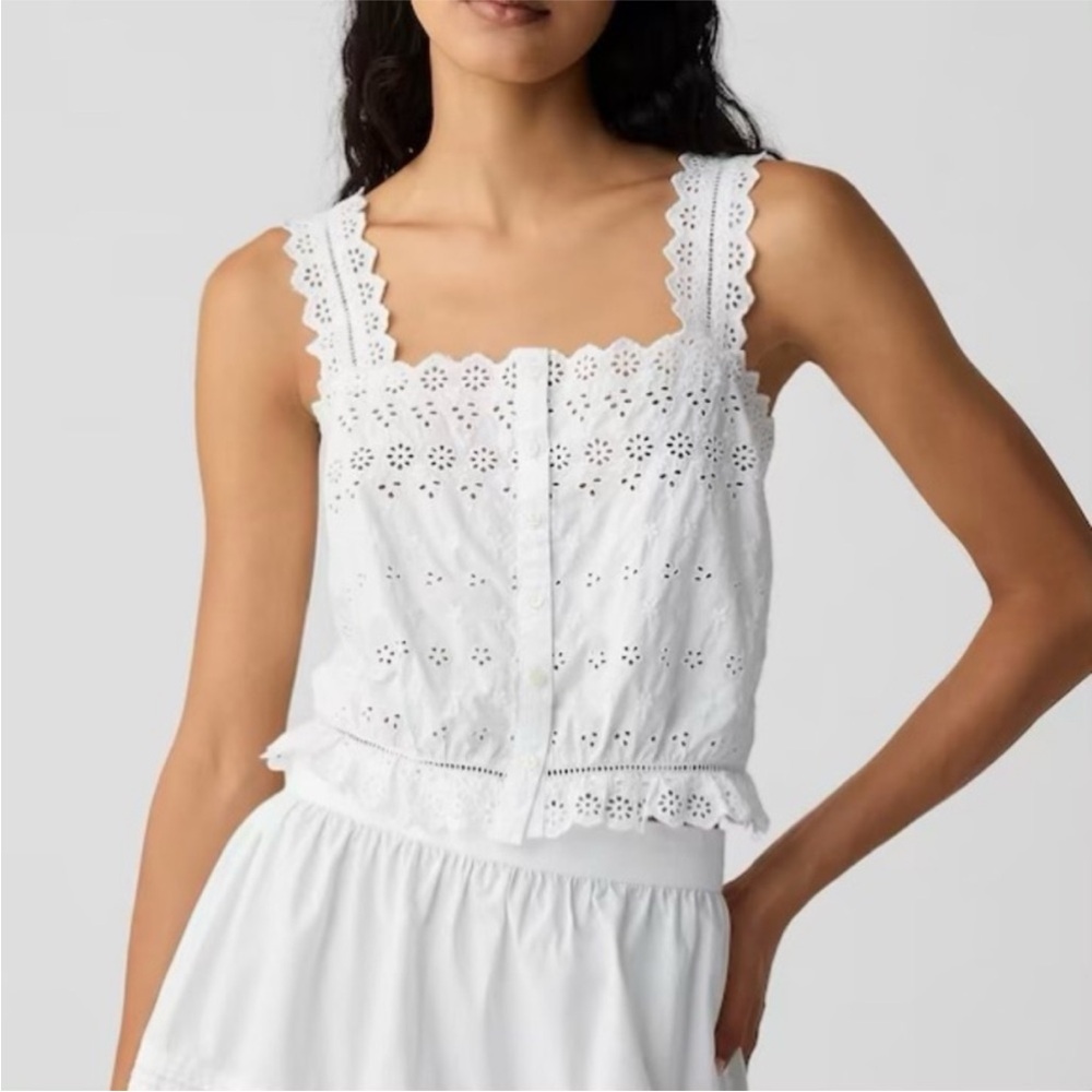 GAP Dôen White Eyelet Lace Top